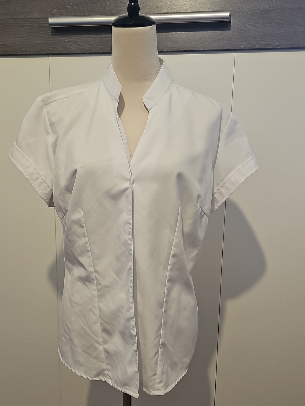 Smallwoods White Short-Sleeve Mandarin Collar Women's Top